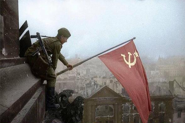 El PCOE saluda y honra la memoria de todos los millones de soviéticos que dieron su vida para limpiar Europa del fascismo asesino que la anegó en sangre. La URSS,…