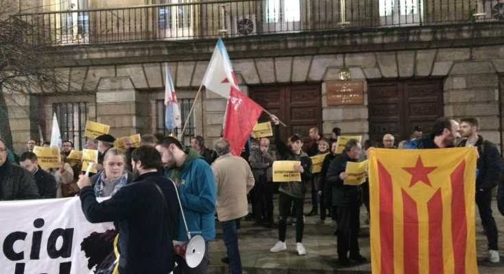  
O día 21 de Febreiro, o PCOE achegouse ás diversas concentracións convocadas pola plataforma “Galiza con Catalunya” para apoiar o lexítimo dereito á autodeterminación que o pobo catalán defendeu literalmente…