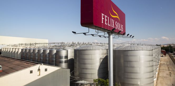 Desde que caducó el convenio regulador de la Denominación de Origen Valdepeñas (DOV) en 2019, la empresa vitivinícola Félix Solís, lleva explotando sin ningún tipo de amparo legislativo a sus…