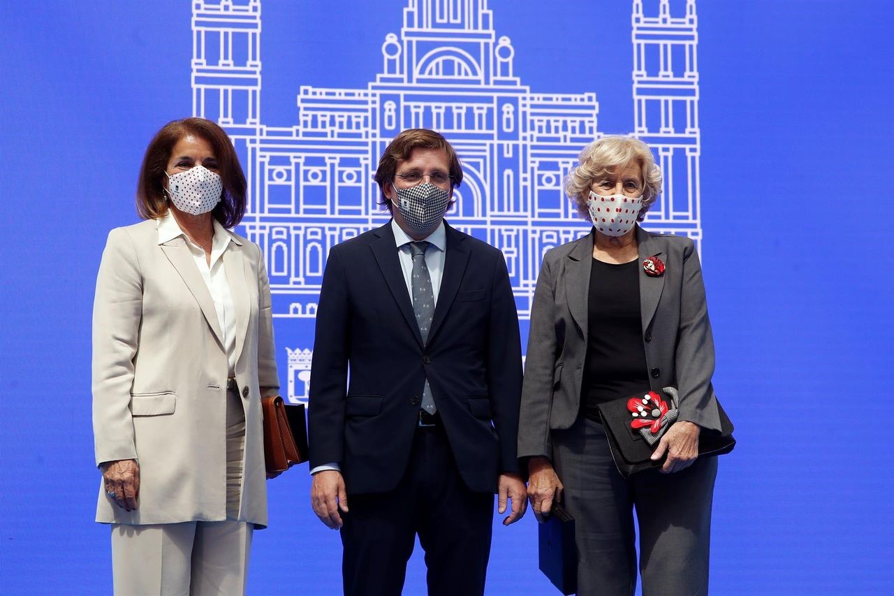 El pasado día 15 de mayo, las exalcaldesas de Madrid Ana Botella y Manuela Carmena fueron reunidas en el Ayuntamiento para recibir la medalla de honor de Madrid en calidad…