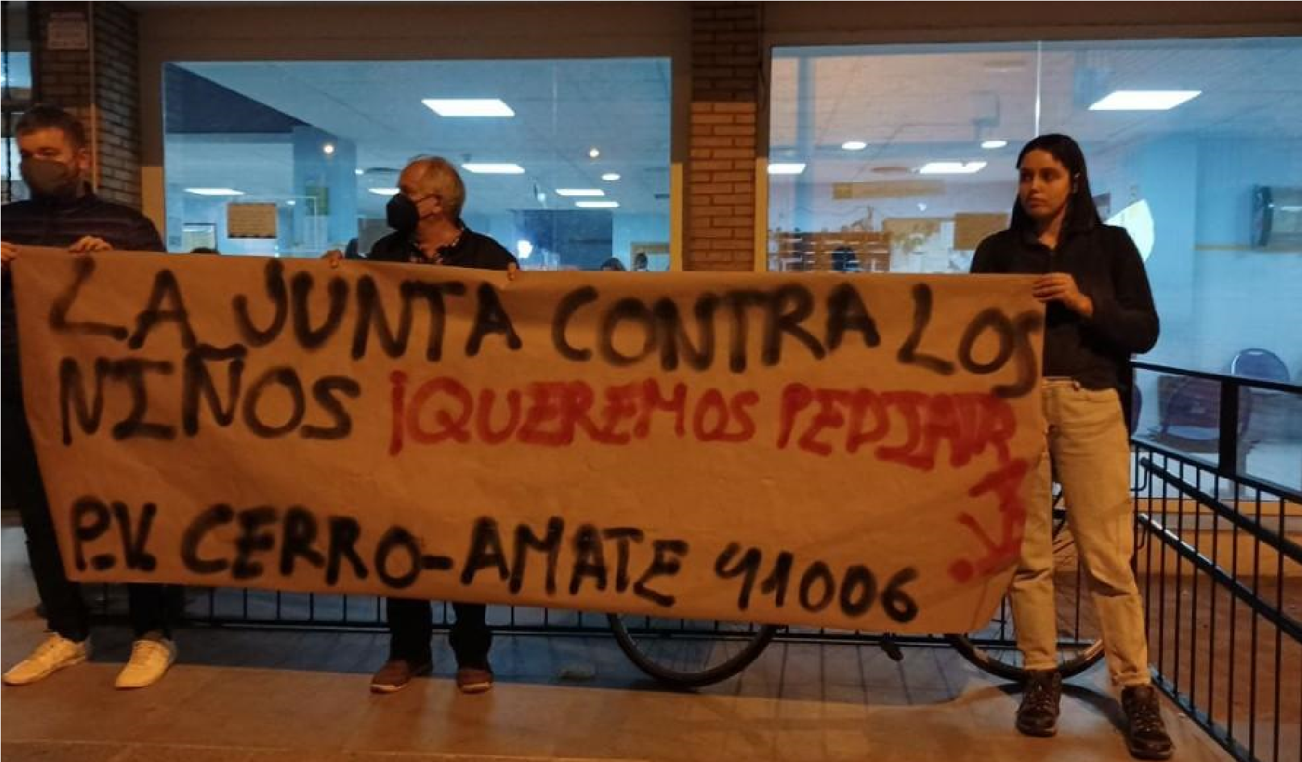 El pasado lunes 13 de diciembre tuvo lugar en el Cerro Amate, barrio obrero de Sevilla, una concentración a las puertas del centro de salud, en la cual se protestaba…