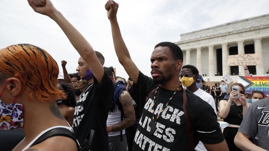 Desde el año 2020, el movimiento Black Lives Matter ha redoblado sus esfuerzos y presencia en las calles estadounidenses mediante una ola de protestas, concentraciones y manifestaciones en las cuales…